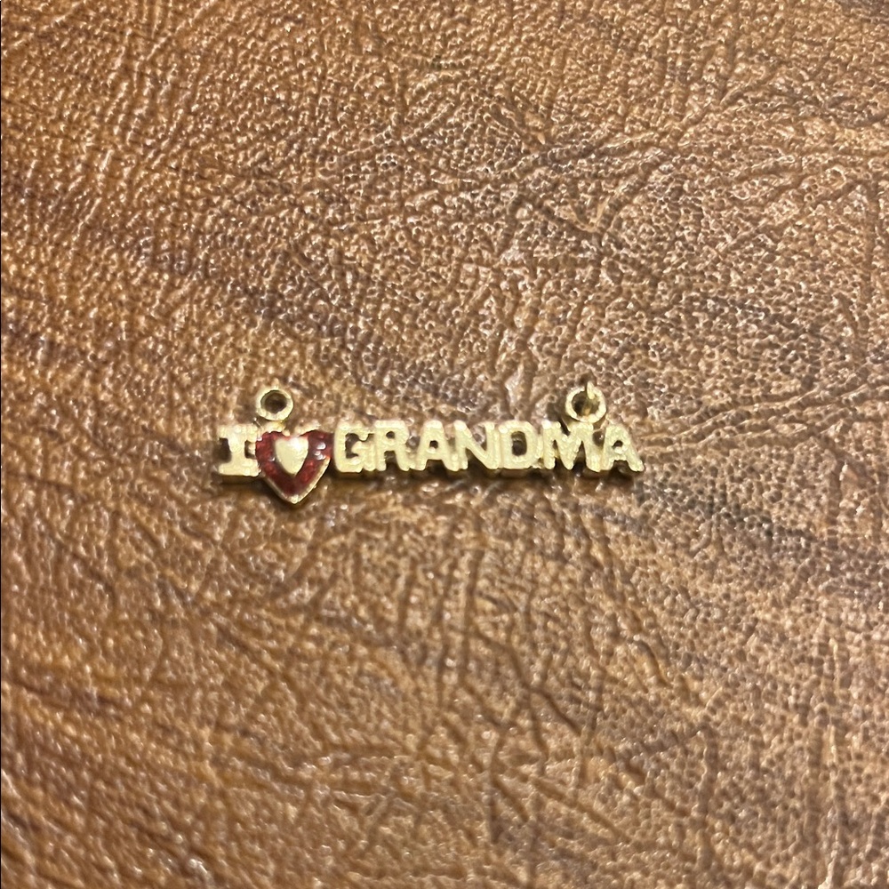 Gold 'I Love Grandma' Pendant